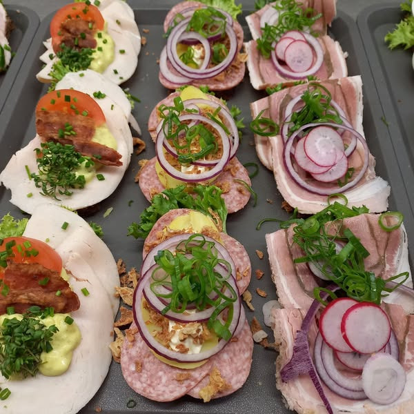 Halsskov Smørrebrød tilbyder håndmadder til 12 kr. før ferielukning