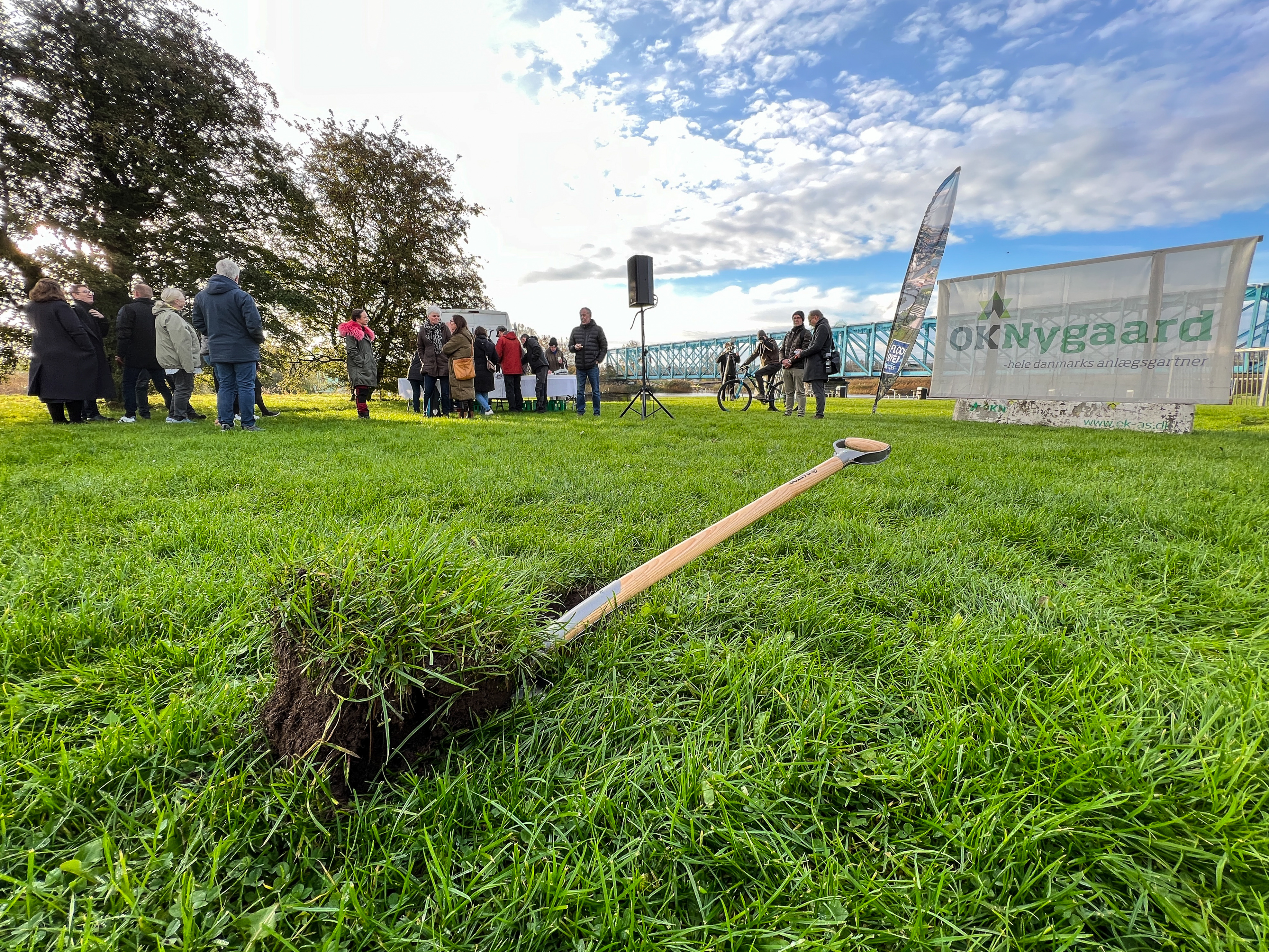 Spaden er i jorden og forvandlingen af Justesens Plæne er i gang