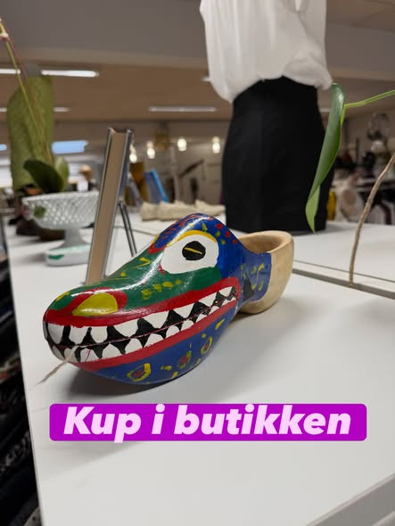 Kirkens Korshær Genbrug Egå viser, hvad du kan finde i butikken i dag