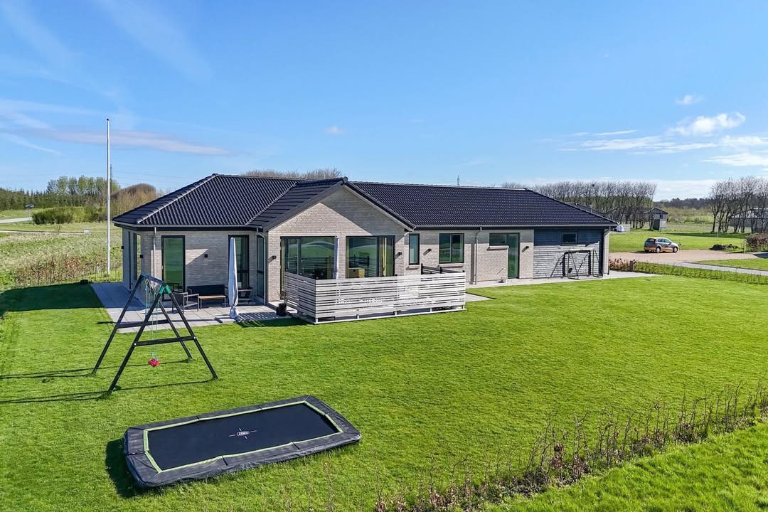 Familievilla fra 2022 til salg i rolige omgivelser i Brønderslev