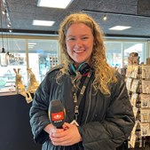 Radio Midtvest besøger Chokolet Bon Bonnieren til påskesmagning