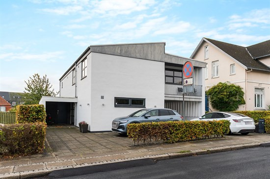 Kongevej 11 og 1 anden boliger er kommet til salg denne uge i Sønderborg - se boligerne her.