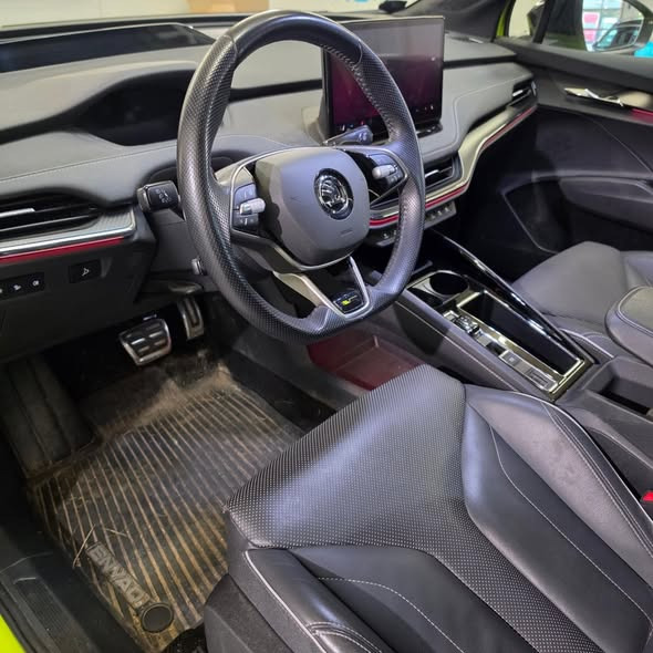 Detailing Center udfører komplet interiørrens af Škoda Enyaq RS