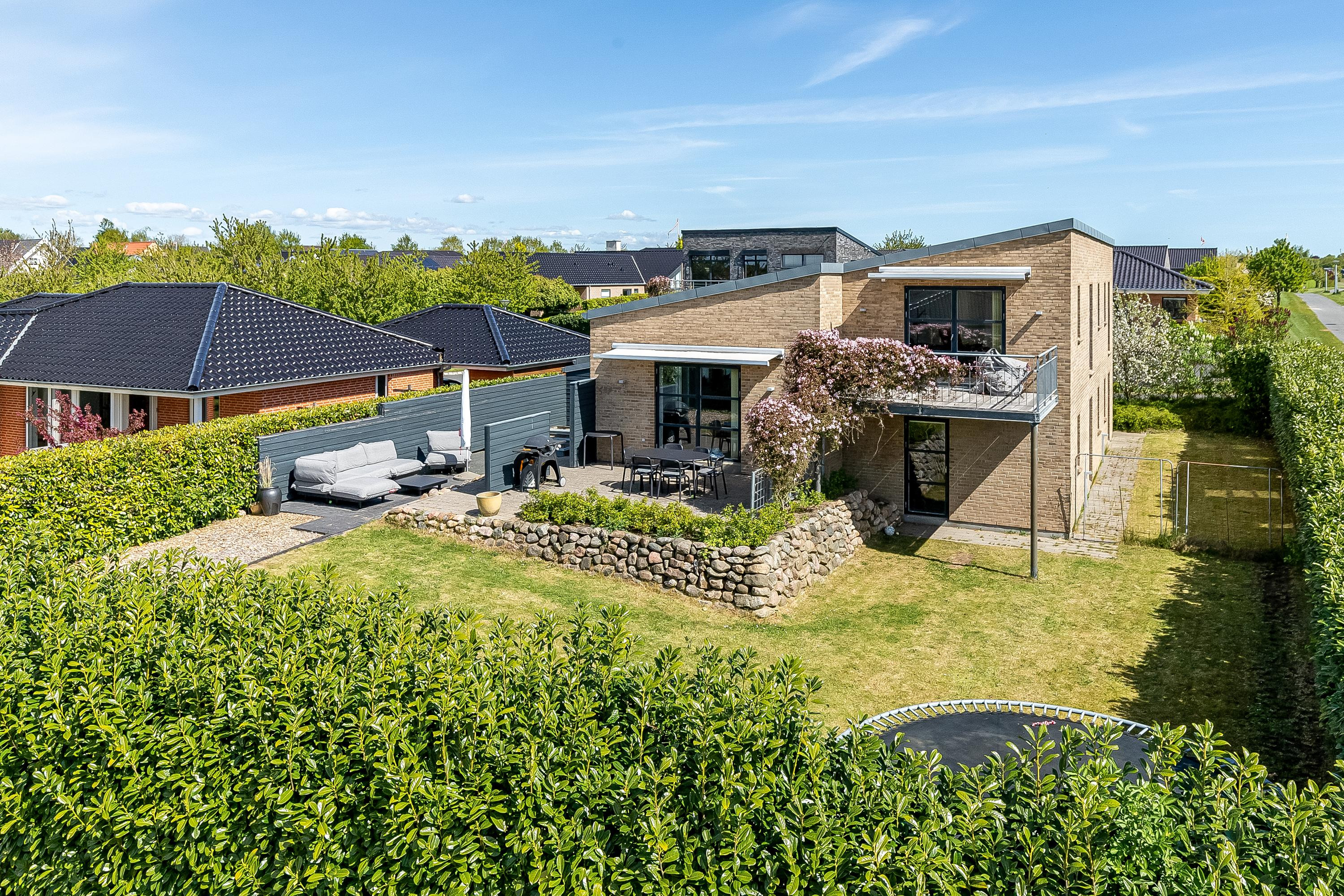 Arkitektonisk spændende villa i det attraktive Ø-kvarter