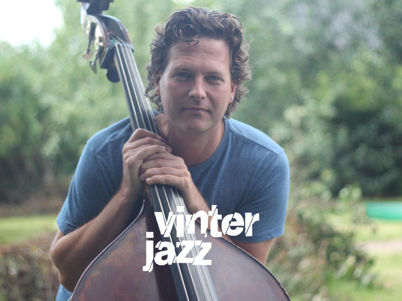 Oplev kontrabassens rejse i jazzens verden