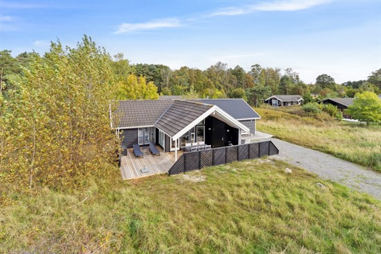 Top 6 over dyreste boliger til salg i Aakirkeby. Priser op til 6.998.000 kr