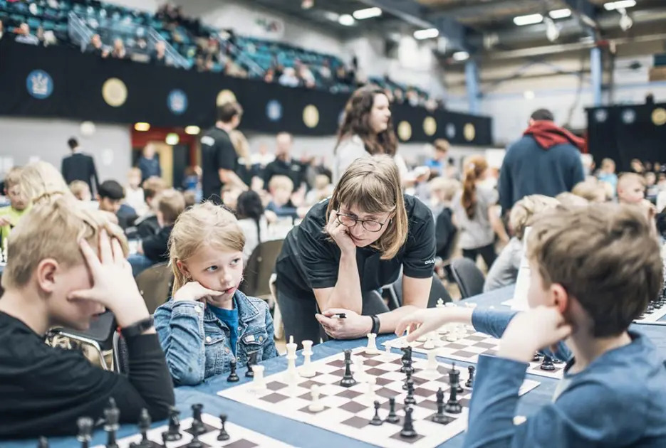 Unge i Skive skifter skærm ud med skak på landsdækkende initiativ