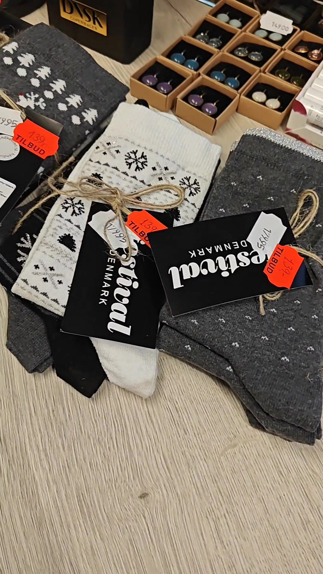 Gode priser på smykker og strømper hos Elins Butik