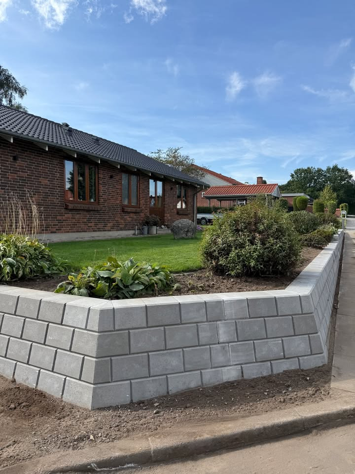 Viborg Anlæg afslutter imponerende projekt i Silkeborg med stilren støttemur