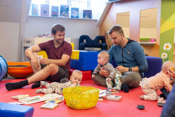 Fædre på barsel får nyt samlingssted på Hjallerup Bibliotek