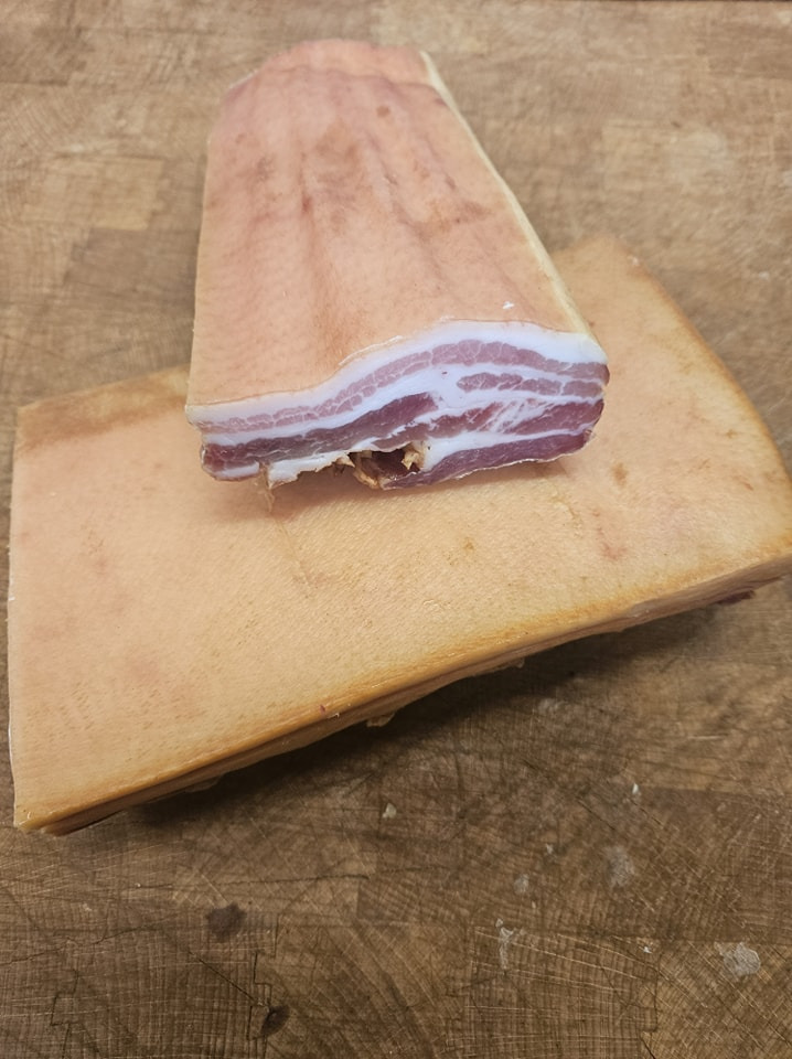 Superbrugsen Dronninglund præsenterer slagterens hjemmelavede bacon til særpris