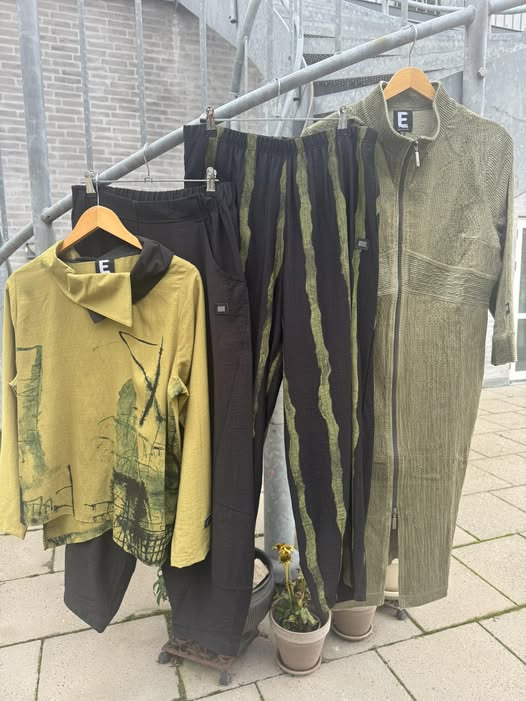 Skott Aalborg præsenterer dagens sæt fra "E" med unikt tøj til kvinder i alle størrelser