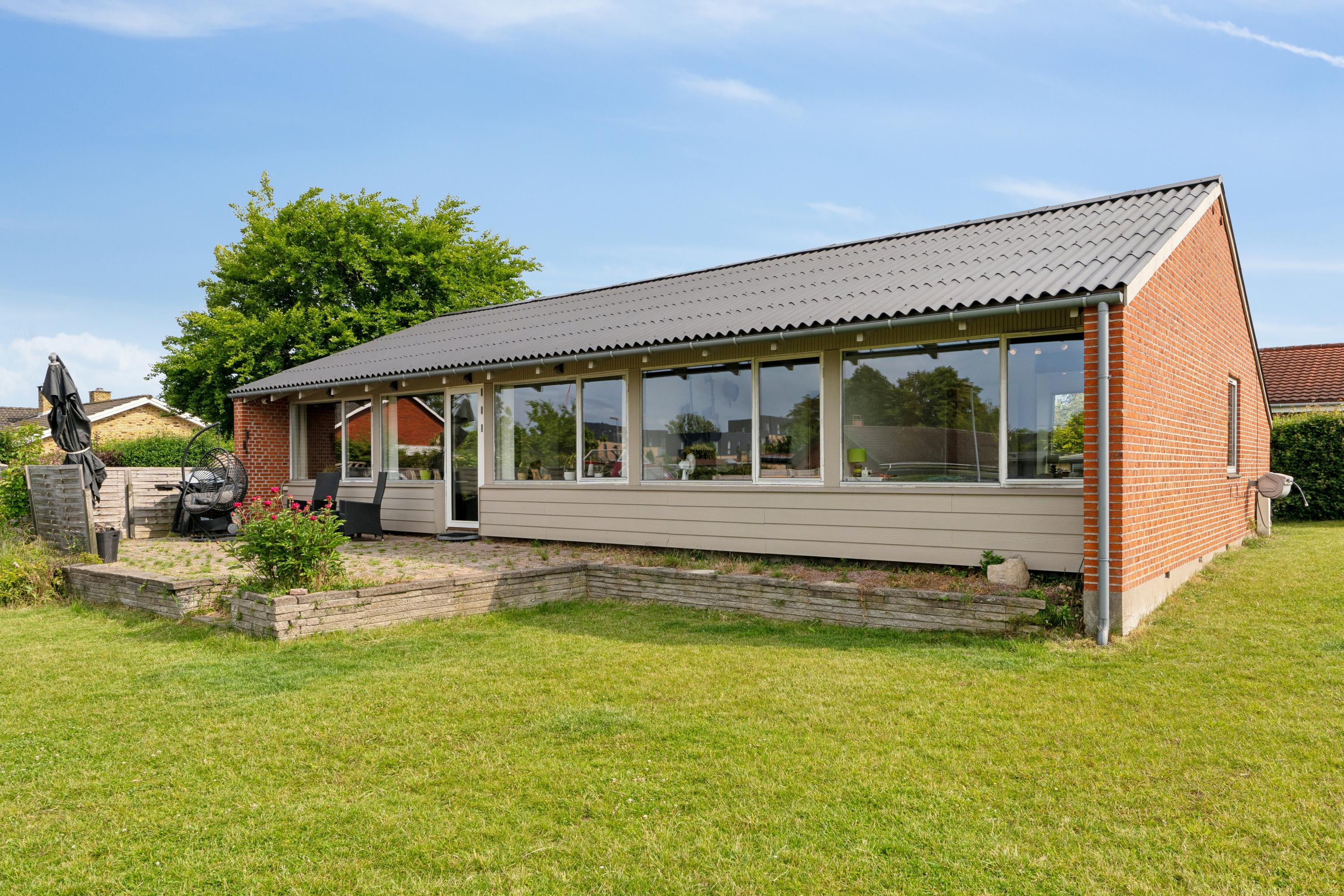 Til salg hos RealMæglerne Næstved by Bülow ApS: Velindrettet villa med god beliggenhed i Næstved