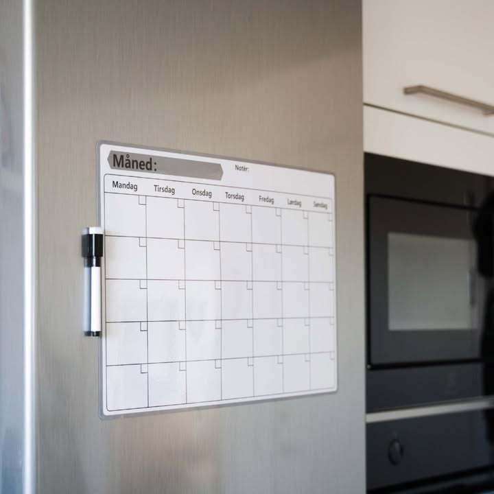 Meny Gl. Skagensvej melder udsolgt af populær magnetisk kalender til køleskabet