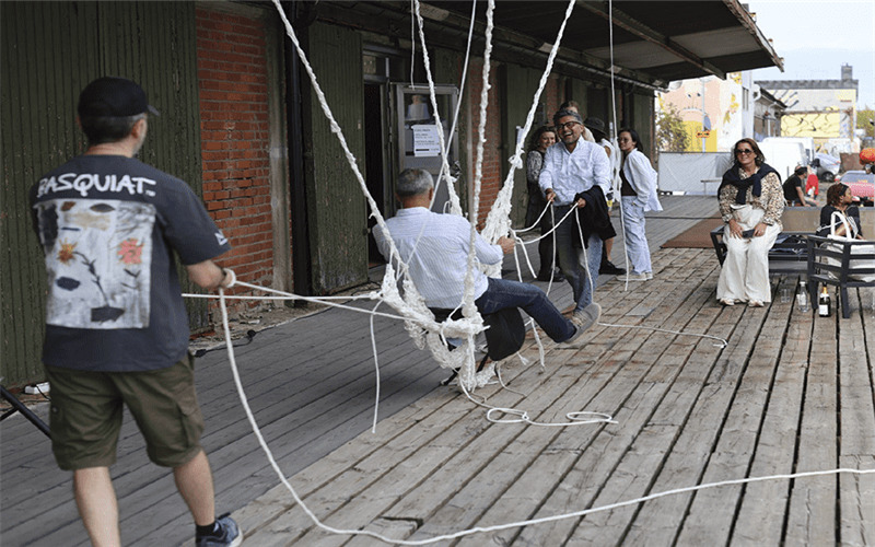 Mød Yana Deliyska og hendes interaktive kunstværker i Vrå