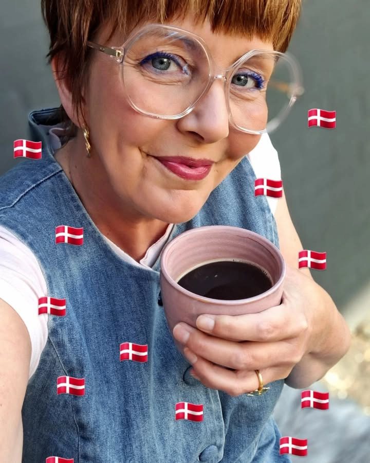 Lux By Jakobsen fejrer Birtes fødselsdag med kagemand og spændende nyheder