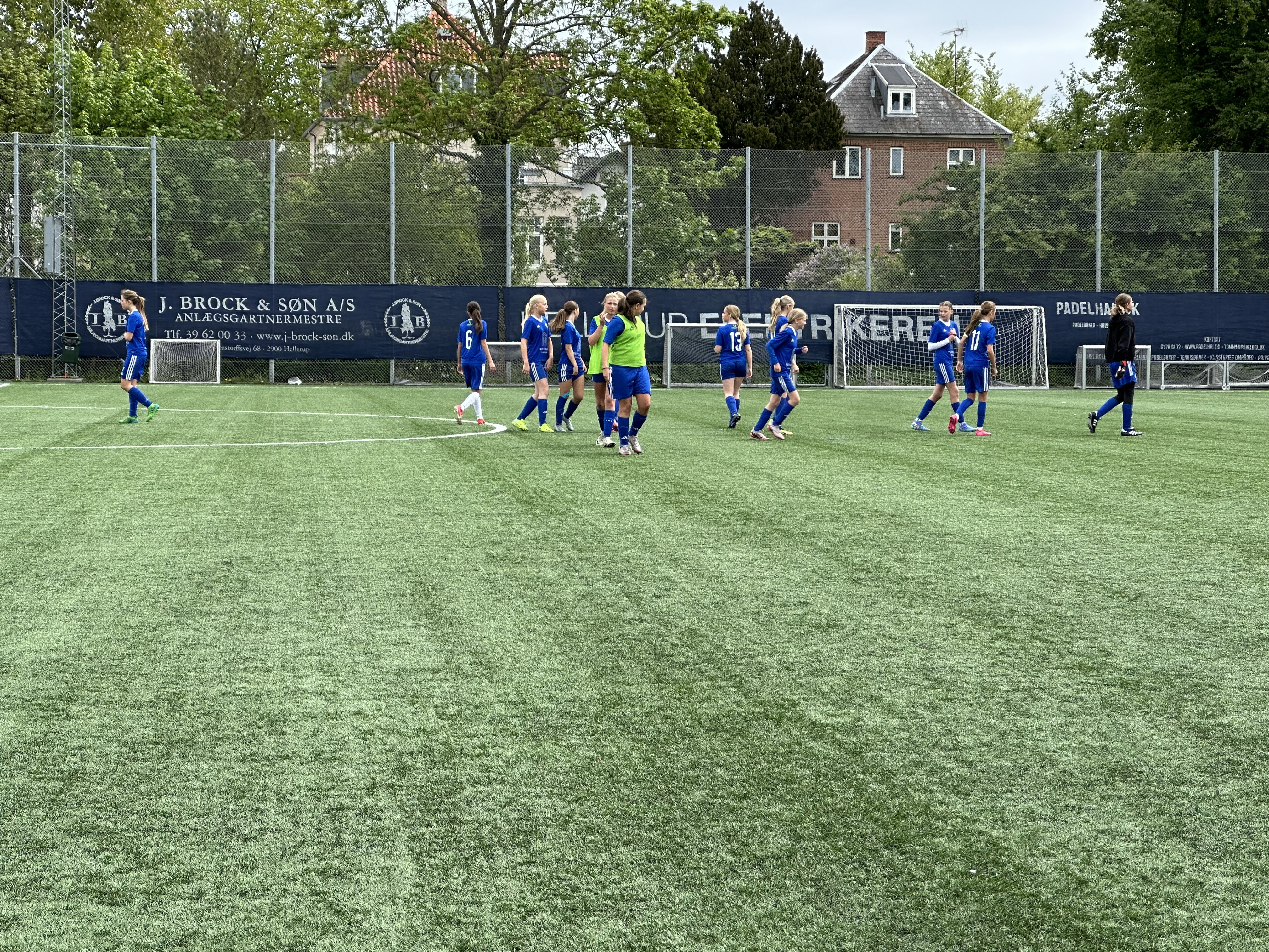 HIK U14 Piger kæmper mod hårdt mod Husum/Union: "En frustrerende dag med lyspunkter"