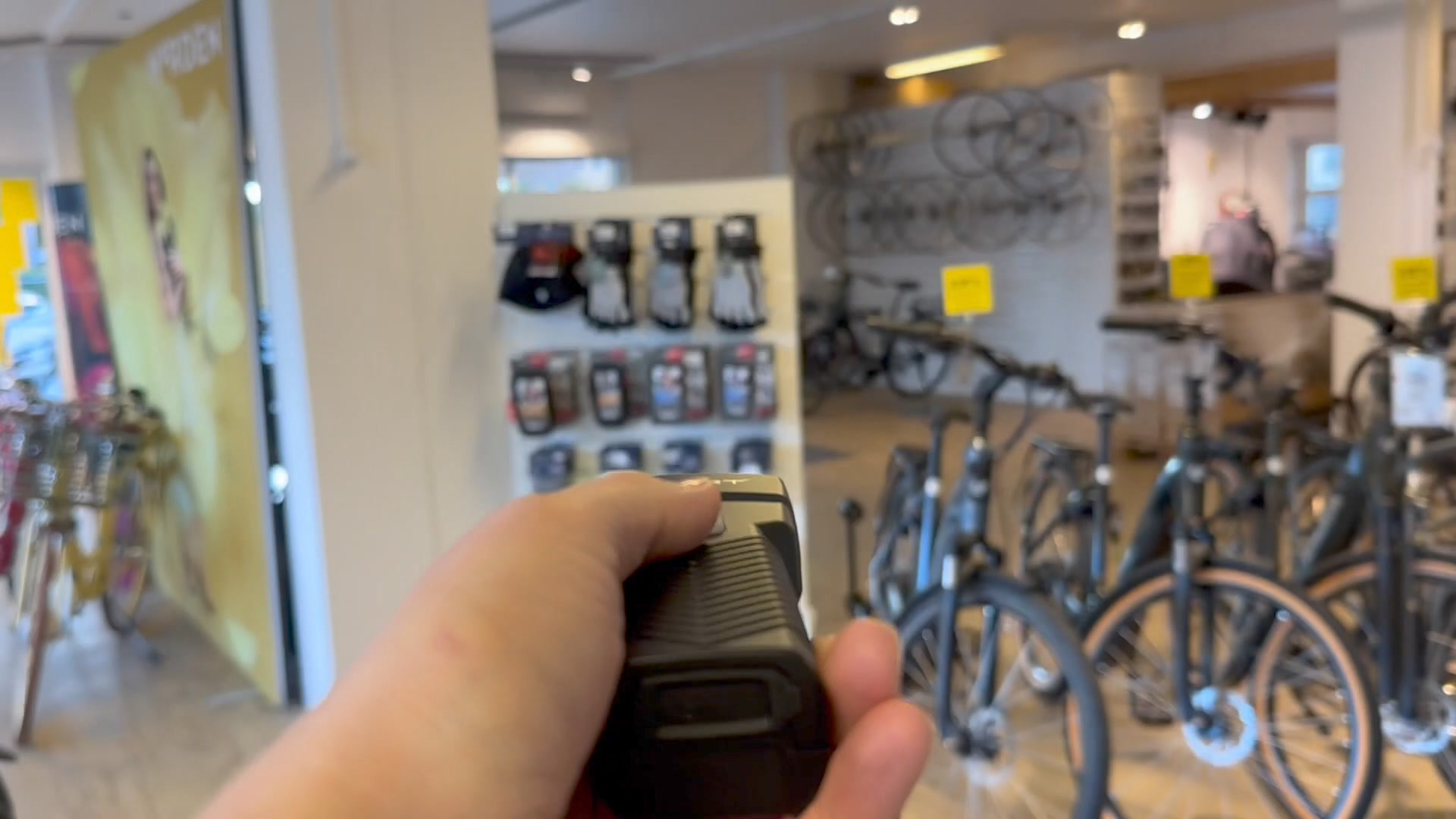 Horsens Cykler introducerer reflekterende handsker til sikker cykling i mørket