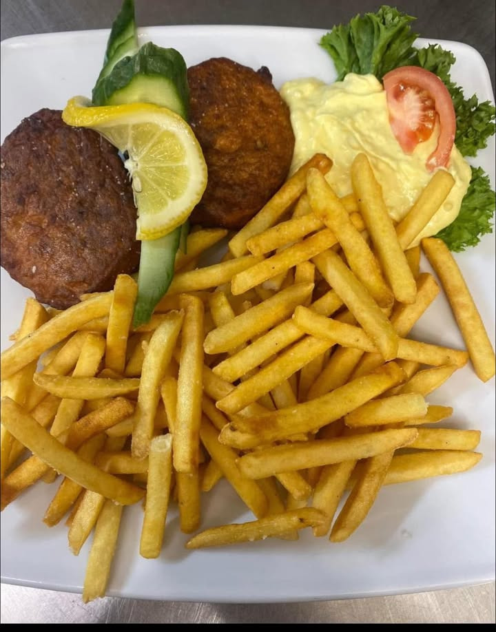 Weekenden byder på gode tilbud hos Havnens fisk og grill: Fiskefrikadeller eller fiskefilet i briochebolle til særpris