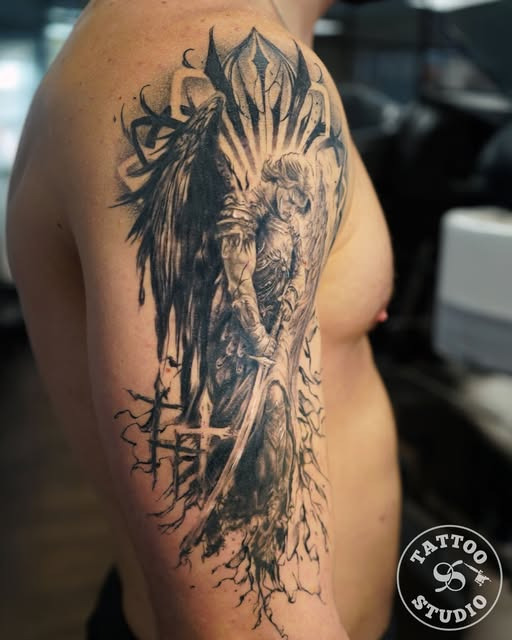 Quentin skaber dramatisk black & grey-værk hos Tattoo Studio 96