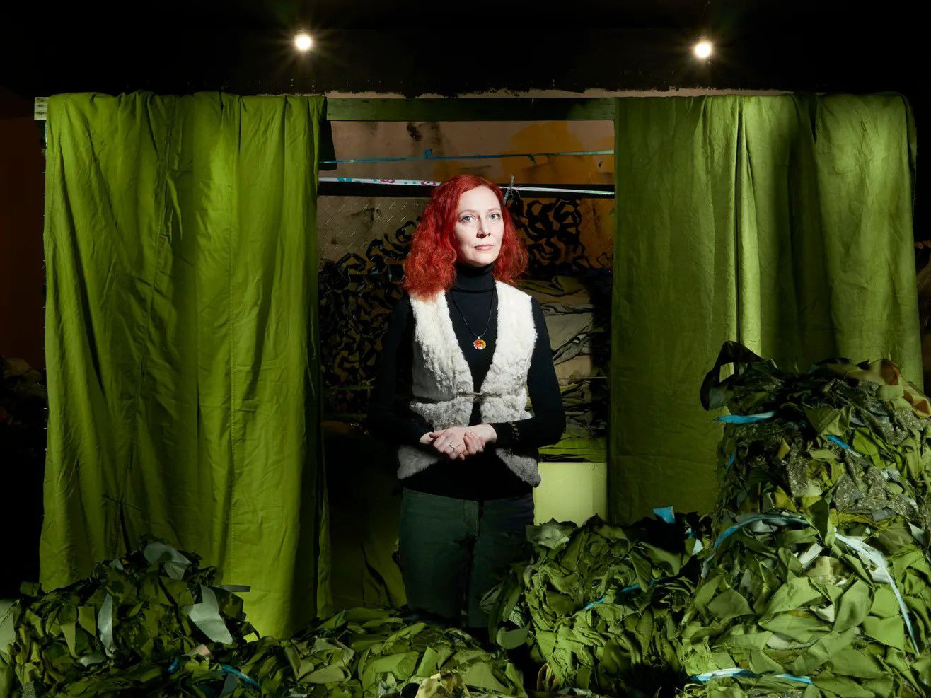 Fotoudstilling i Vejle sætter fokus på ukrainske kvinders indsats bag frontlinjen