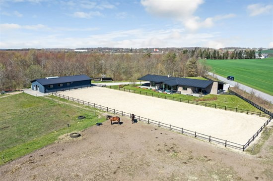 Fuglslevvej 12 og 9 andre boliger er kommet til salg denne uge i Ebeltoft - se boligerne her.