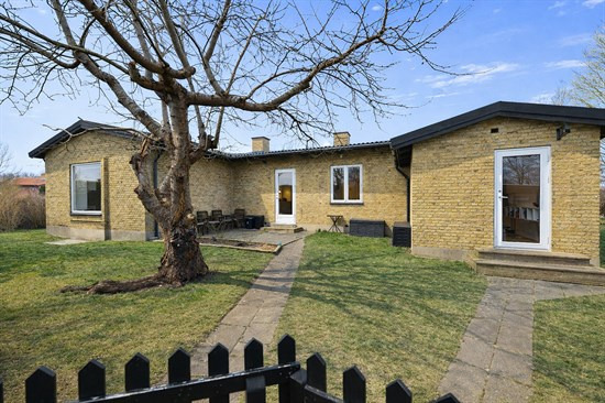 Røsevej 2 og 1 anden boliger er kommet til salg denne uge i Birkerød - se boligerne her.