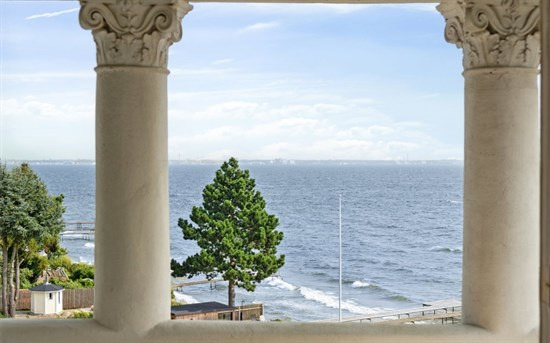 Drømmer du om luksus? Se Helsingør kommune dyreste bolig til 35,0  mio. kroner på Gammel Strandvej 193E og flere topadresser!