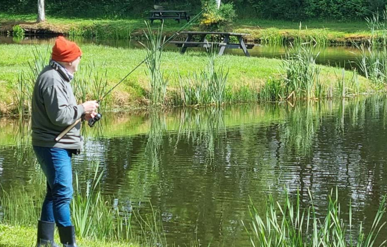 Kjeld Allan brugte ekstra hjemmehjælpstid på fisketur