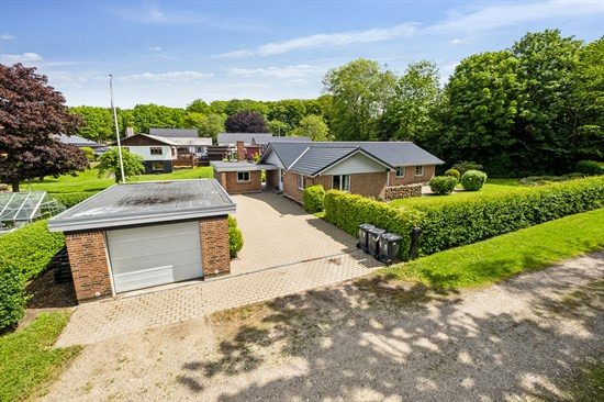 Til salg hos Nybolig Skive I/S: Flot villa midt i Vridsted