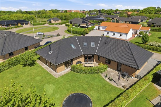 Sønderparken 70 og 1 anden boliger er kommet til salg denne uge i Bramming - se boligerne her.