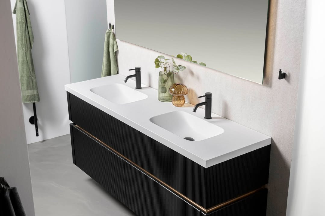 Bessmann K&#xF8;kkener pr&#xE6;senterer stilrent badev&#xE6;relsesm&#xF8;bel med funktion og design i fokus