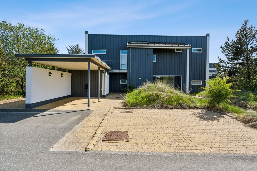 Arkitekttegnet villa i naturskønne Blokhus fra Ejendomsmæglerne Hansen & Thoft