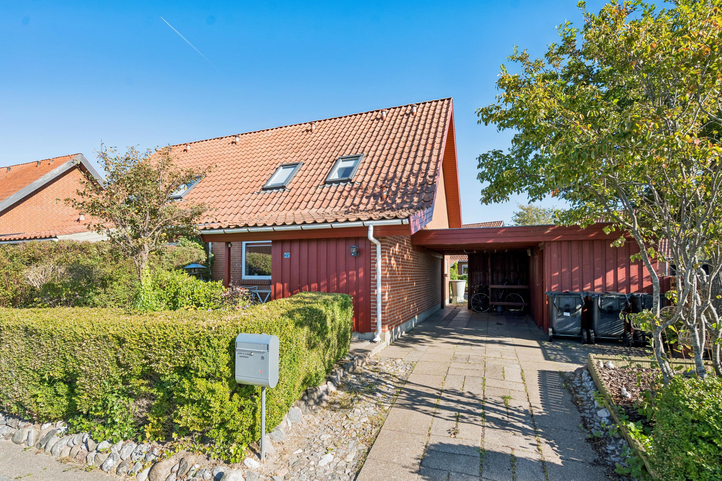 Til salg hos WESTERGAARD BOLIG: Attraktivt beliggende rækkehus i Brønderslev