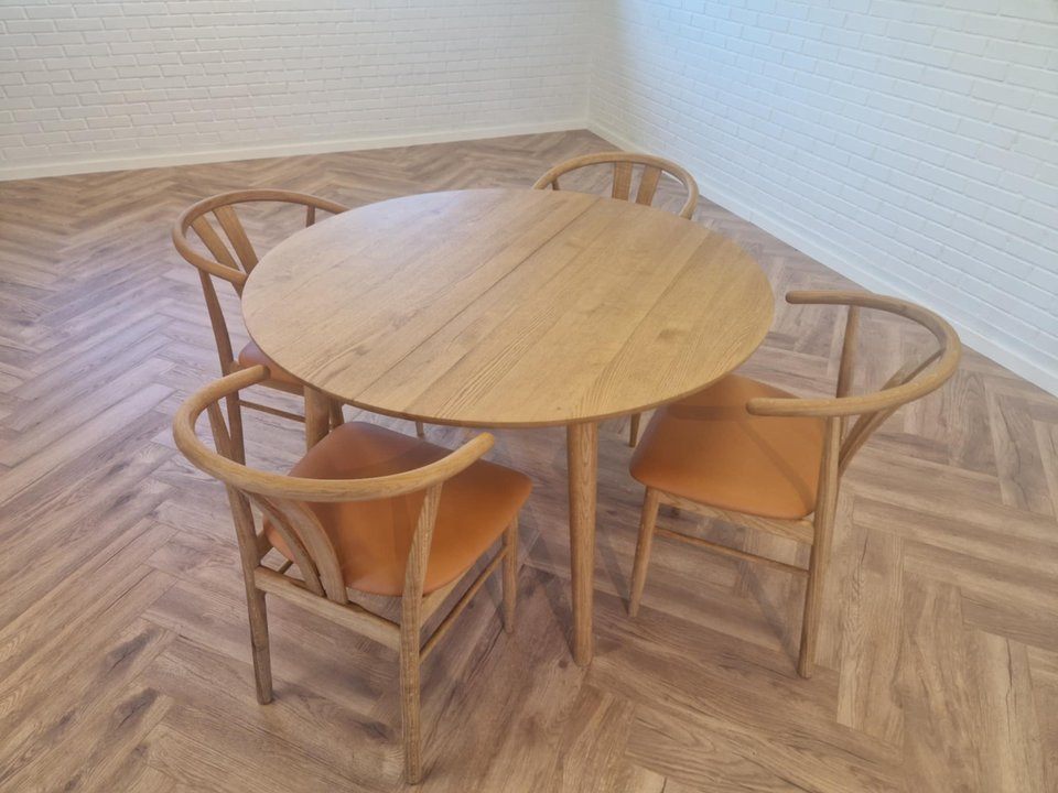 Hovelind Møbler præsenterer nyt spisebord i egetræ til intropris