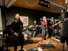 Dolphin Hotel Herning løfter stemningen med Den Røde Tråd i september
