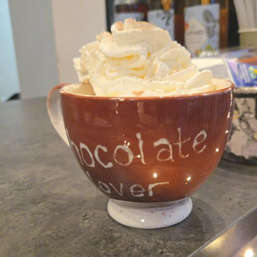 Kreafe inviterer til hyggestund med varm kakao op til jul