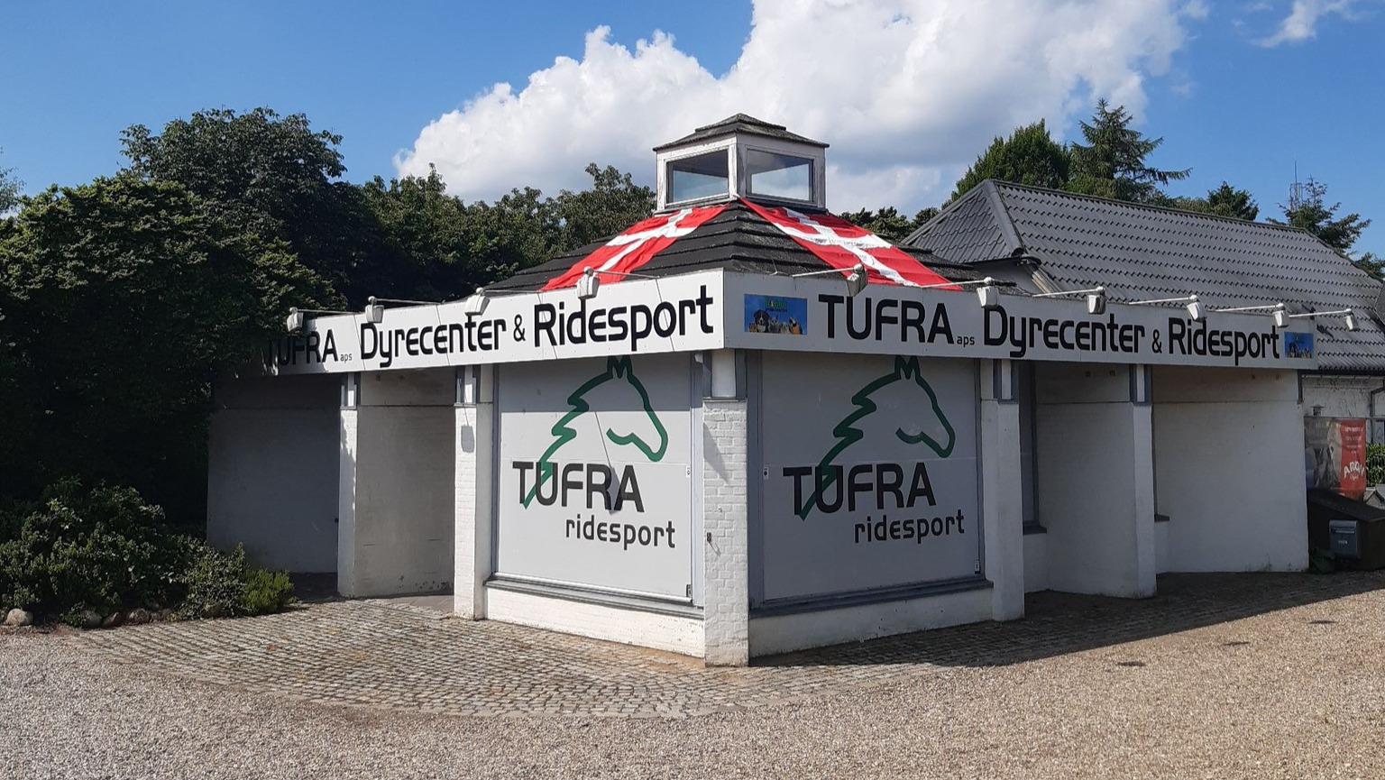 Koldings rigtige dyrehandel lever videre: 'Vi er her endnu'