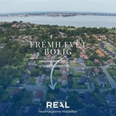 RealMæglerne Middelfart præsenterer gennemført villa i Strib til salg