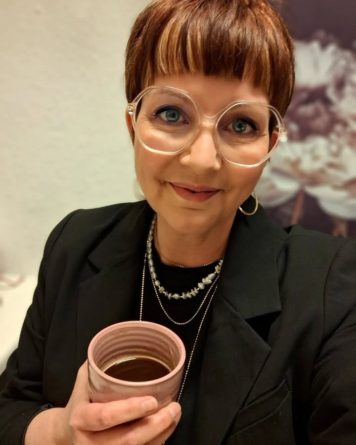 Lux By Jakobsen inviterer til shopping med åbningstider fra 9.30 til 17.00 mandag