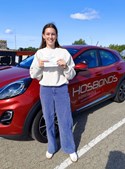 StartDriving.dk - Hosbonds Køreskole fejrer Mette Mais nye kørekort i Aalborg