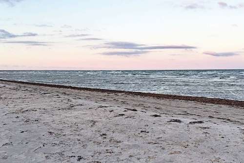 Fredags sup på stranden, vi surfer solen ned.