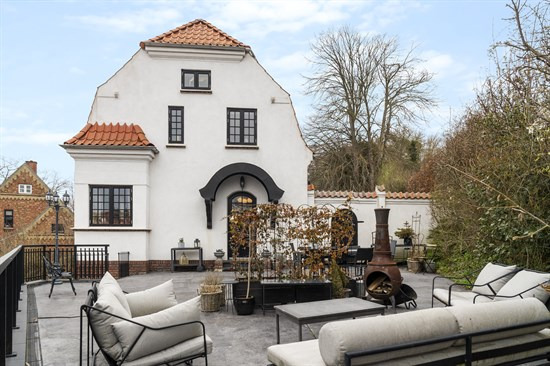 Netop kommet til salg: Engvej 4 en af Hørnings dyreste adresser