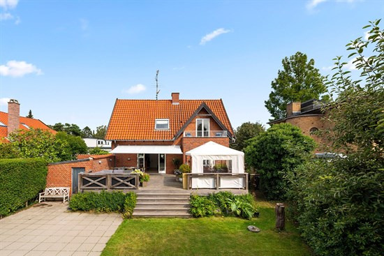 Barsehøj 17 og 3 andre boliger er kommet til salg denne uge i Hellerup - se boligerne her.