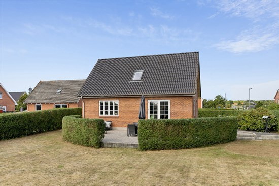 Sønderbakken 6 og 1 anden boliger er kommet til salg denne uge i Ørsted - se boligerne her.