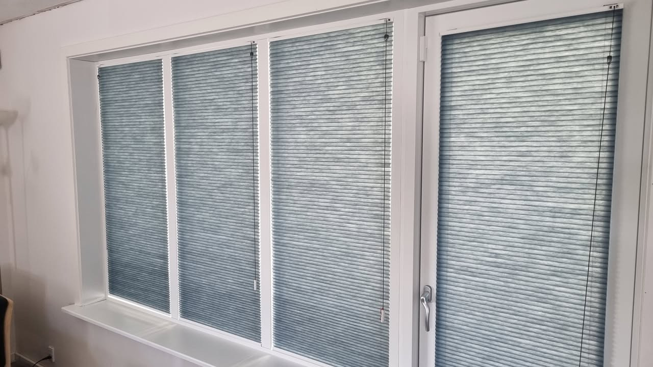 Giv dine vinduer et nyt look med plissegardiner fra Høj Data ApS