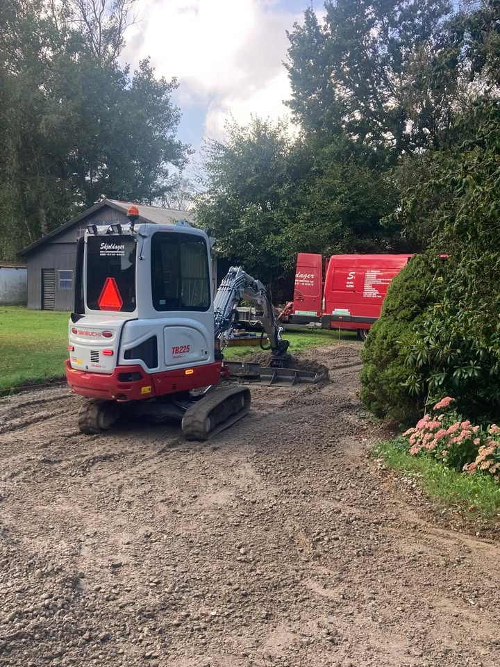 Skjoldager Dræn- & Entreprenørforrentning ApS afrunder ugen med alsidige opgaver og ønsker en god søndag