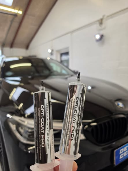 Detailing Center løfter sort BMW 540d xDrive med kontrolleret 2-trins polering