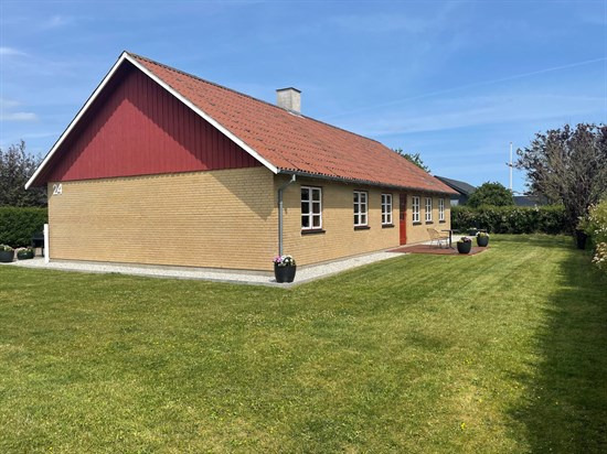Pæn et plans villa med isoleret udhus - nedsat kr. 100.000,-
