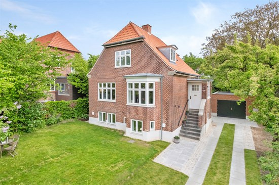 F.G.E. Rostrups Vej 14 og 9 andre boliger er kommet til salg denne uge i Aarhus - se boligerne her.